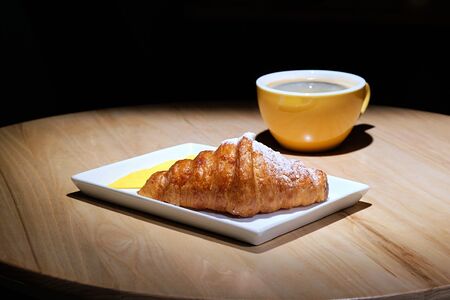 Круассан вишня