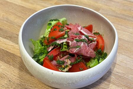 Томат и сыровяленая шейка