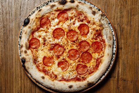 Пеперони, моцарелла, томатный соус