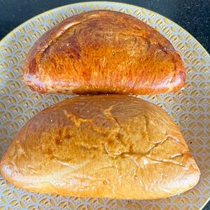 Булочка с шоколадом