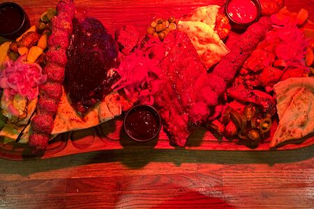 Мясное ассорти на углях