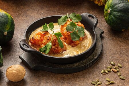 Куриное бедро с тыквой и соусом пармезан на кеци