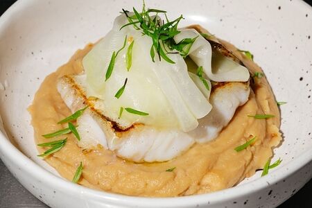 Судак с пюре из корня сельдерея и кольраби