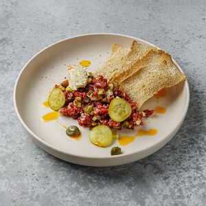 Тартар из говядины со сливочным кремом