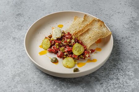 Тартар из говядины со сливочным кремом