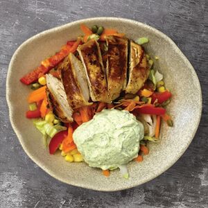 Теплый салат с курицей