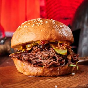 Бургер с томлёной телятиной