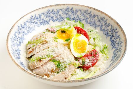 Итальянский салат с цыпленком гриль