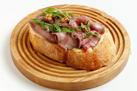 Брускетты с ростбифом