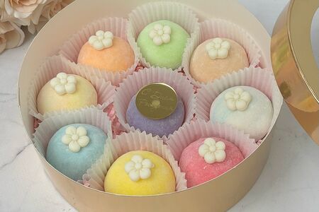 Моти в золотой коробочке С днем рождения 