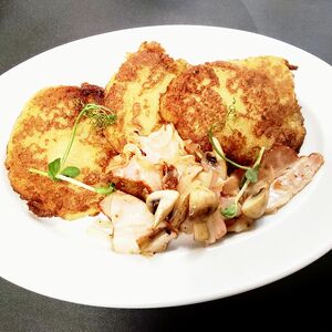 Драники с грудинкой и грибами