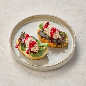 Брускетта с риетом из утки
