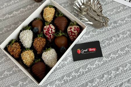 Клубника в шоколаде набор 12 ягод