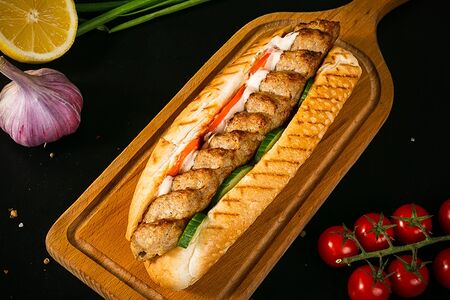 Люля-кебаб в багете 