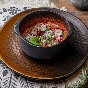 Крем-брюле на кокосовом молоке с бурбонской ванилью и свежими ягодами