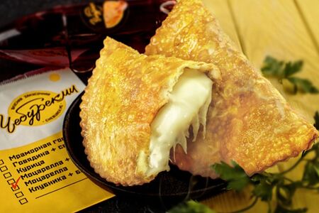 Чебурек с моцареллой XL