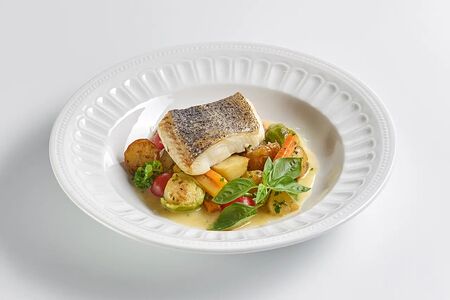 Палтус с тушеными овощами