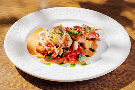 Куриное бедро с соусом из запеченных лимонов