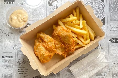 Фри бокс с хрустящим цыпленком, картофелем фри и соусом спайси, маленькая порция 