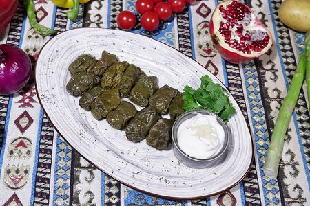 Долма в винoградных листьях