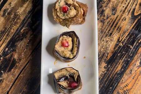 Рулеты из баклажанов с ореховой начинкой