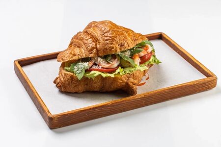 Круассан с креветками