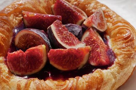 Ватрушка с рикоттой и инжиром