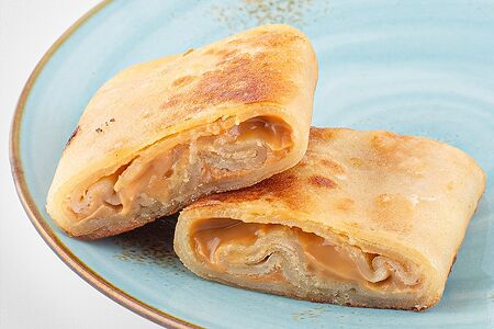 Блин с вареной сгущенкой 