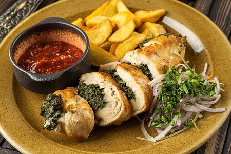 Куриный рулет со шпинатом