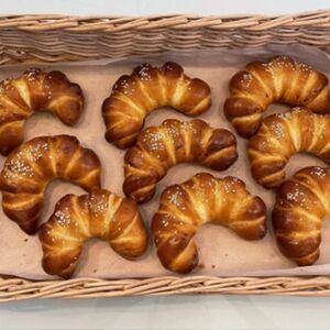 Пуховый рогалик с творогом 