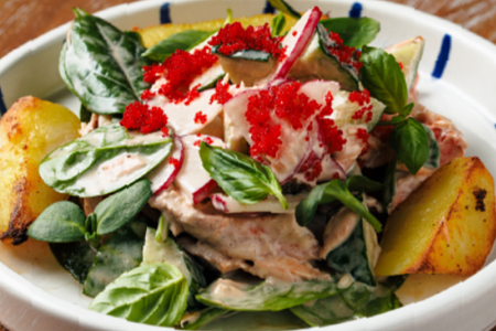 Салат с подкопченной семгой