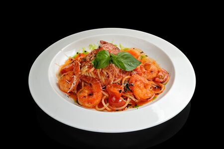 Паста с креветками в томатно-чесночном соусе