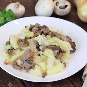 Картофель жареный с грибами и луком 