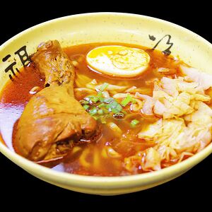 Лапша с куриной ножкой в пряном остром бульоне