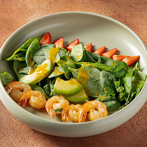 Салат с креветками и авокадо