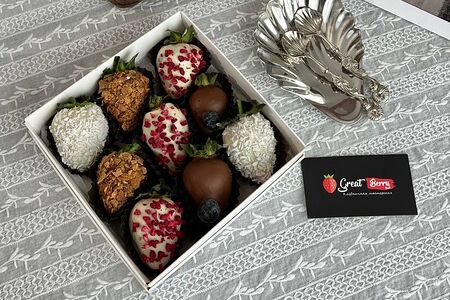 Клубника в шоколаде набор 9 ягод