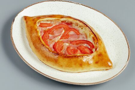 Лодочка с беконом и томатами