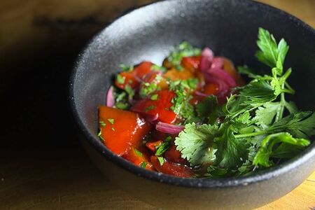 Салат с печеным перцем