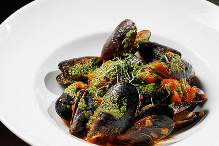 Шельфовые мидии в томатном соусе 