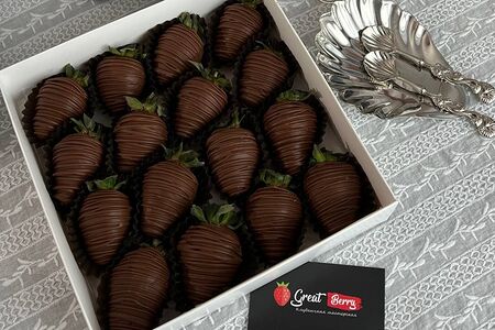 Клубника в шоколаде набор 16 ягод