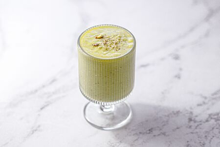 Авокадо-миндаль смузи