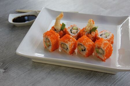 Калифорния с креветкой темпура