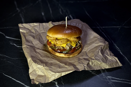 Бургер с рваной свининой