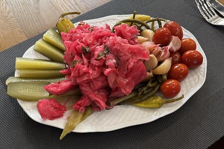 Букет из маринованных овощей