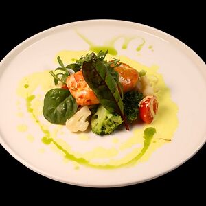 Лосось с брокколи и цветной капустой