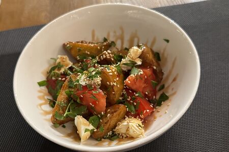 Салат с хрустящим баклажаном