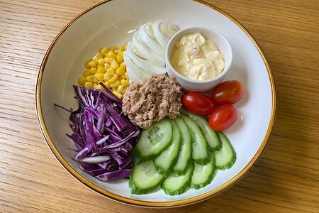 Салат с тунцом