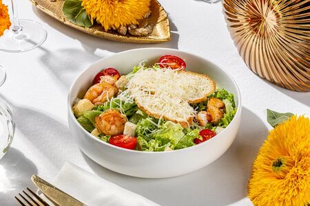 Салат Цезарь с курицей