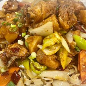 J-2 Тушеная курица с картофелем и лапшой