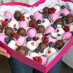 Коробочка с клубникой в шоколаде Мое сердце